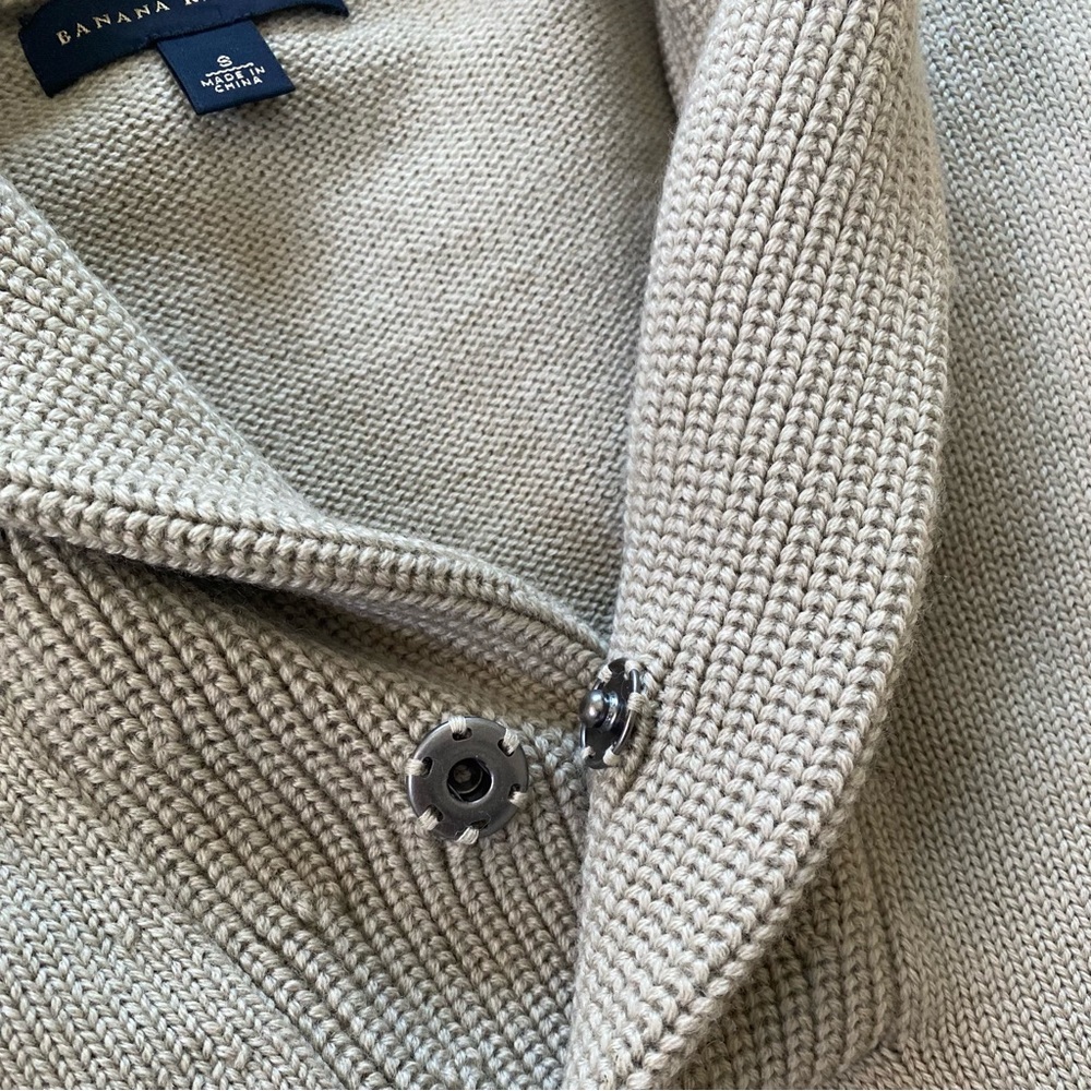 BANANA REPUBLIC - 100% Wool Tan Sweater Size Small - Picture 13 of 16